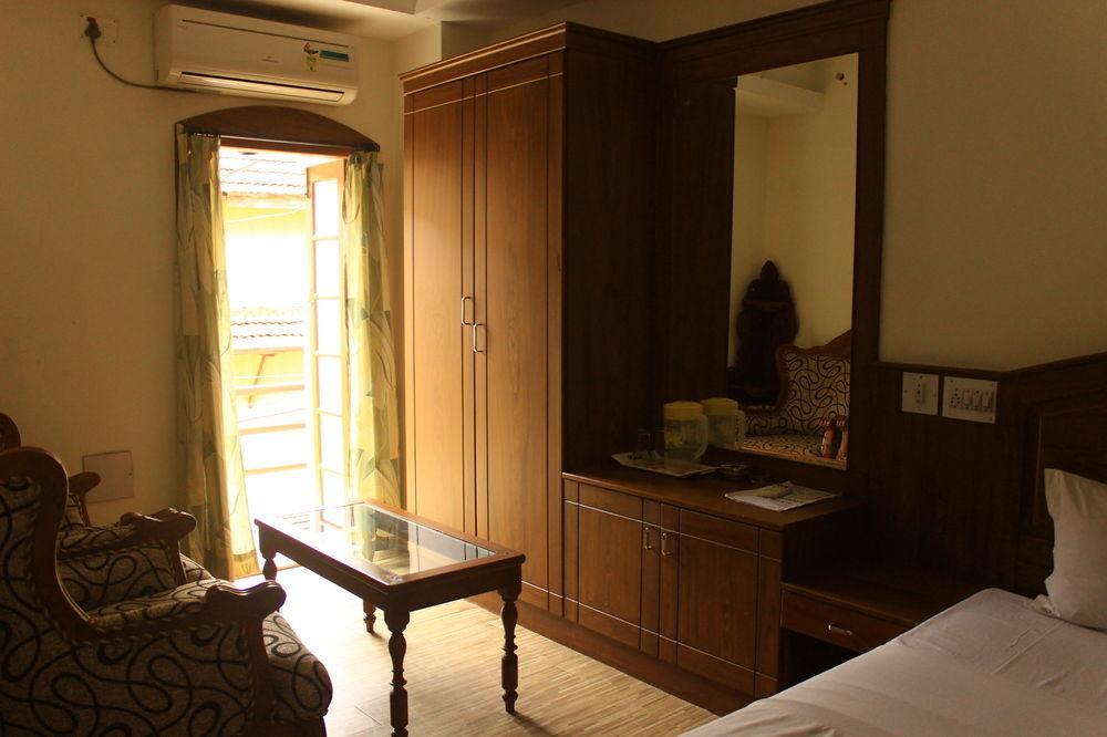 Hotel Park Avenue Kochi Dış mekan fotoğraf